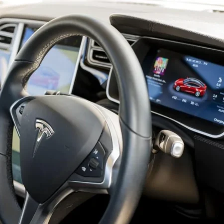 Employees at Tesla Autopilot Want Unionization